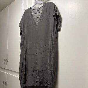 Vince khaki 100% silk green shift dress - size medium